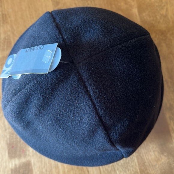 Old Navy Fleece Hat. Black with camouflage inner band. NWT excellent condition - Picture 3 of 7